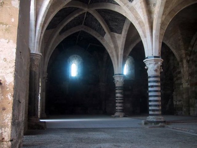 Columnas interiores del castillo