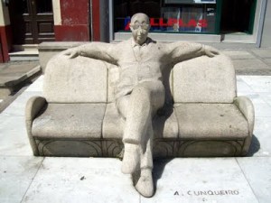 Estatua dedicada a Álvaro Qunquiero