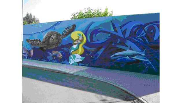 Grafiti solidario de la piscina de Guijuelo