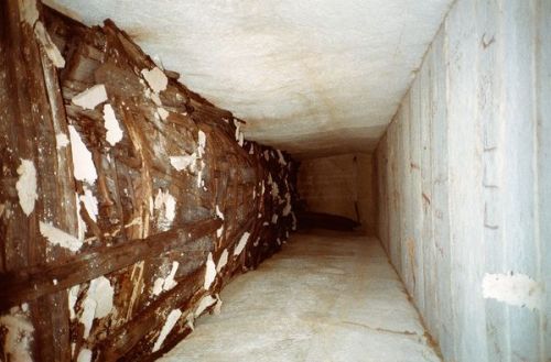 restos barca solar by NG