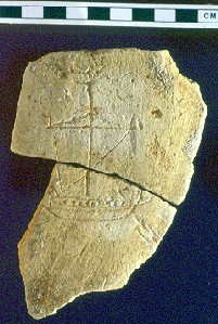 Restos de cerámica con una imagen de un barco