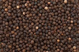 Granos de pimienta negra, una especie muy saludable