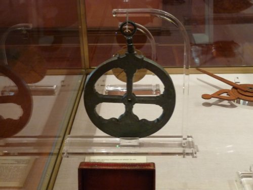 Un astrolabio del s. XVI, usado en la carrera de indias. Museo Naval de Madrid.