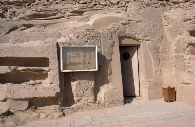 ahmes_abana_mm_12-C-N-181